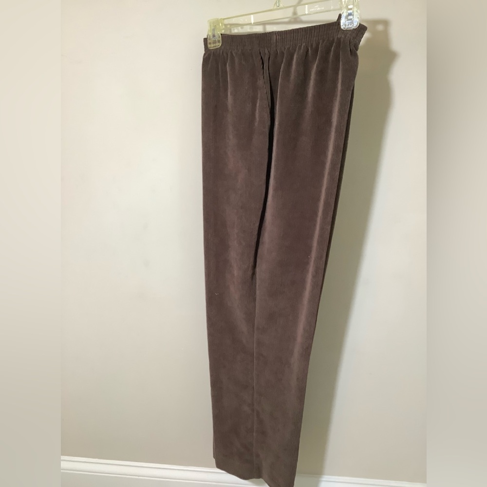 Alfred Dunner Cocoa Brown Corduroy pull on pants size 16 gently worn
